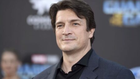 Ator de O Esquadrão Suicida defende diretor acusado de abuso: “Trabalharia com ele de novo” Nathan Fillion (Divulgação)