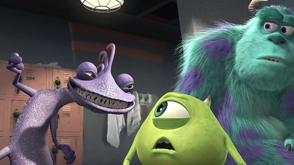 Personagens de Monstros S.A.: guia completo da franquia 3 Personagens monstros sa Mike, Sulley e Randall aparecem em cena no vestiário.