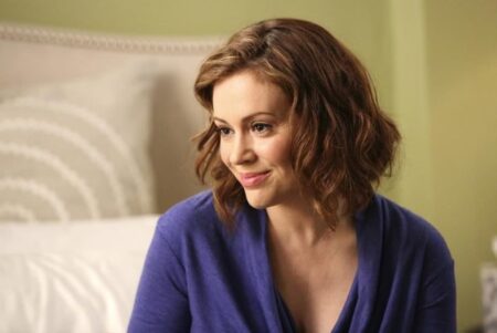 Alyssa Milano, estrela de Charmed, é presa por invadir a Casa Branca Alyssa Milano (Reprodução)