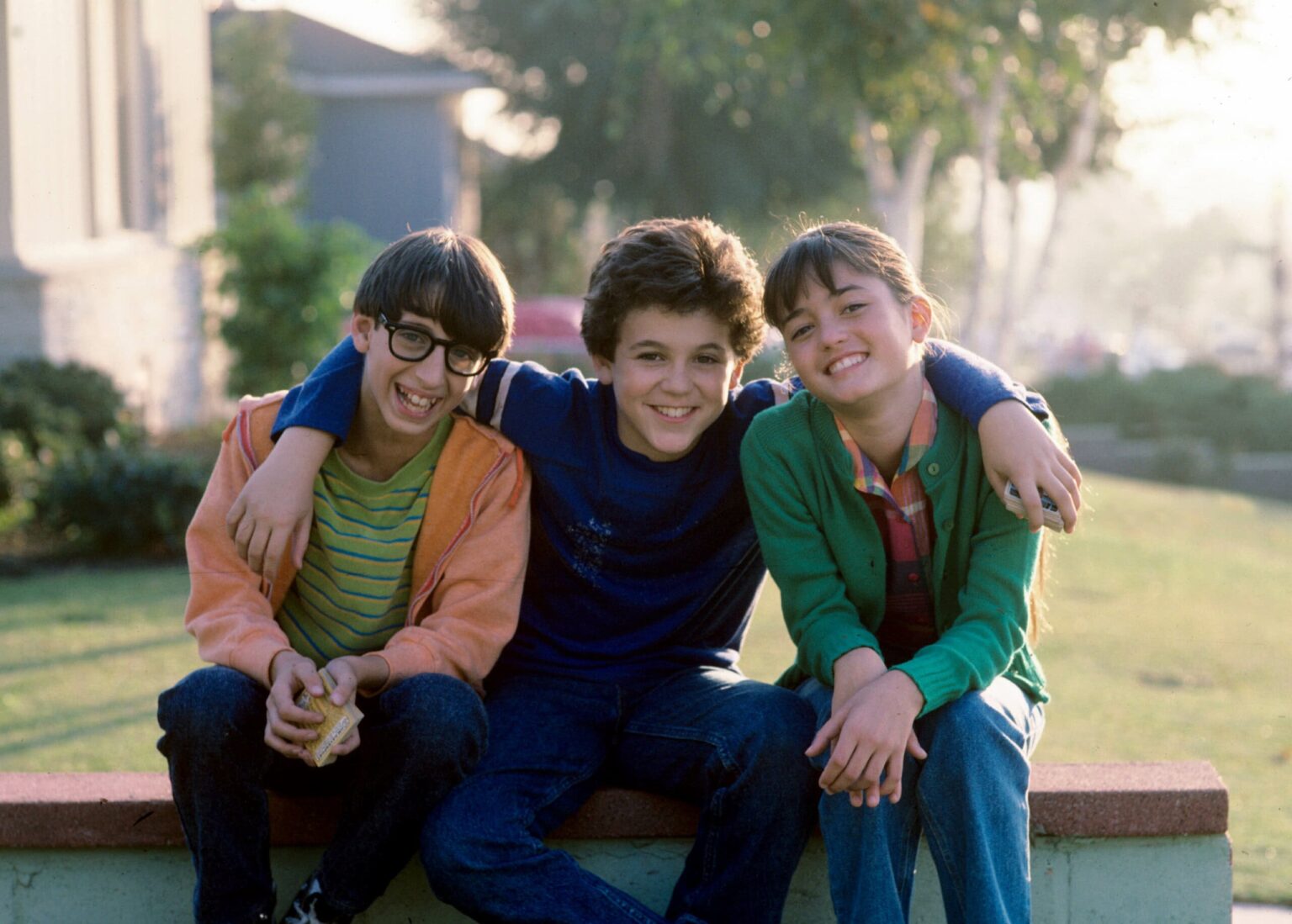 Ex-atriz mirim comemora 47 anos em foto sem make Paul (Josh Saviano), Kevin (Fred Savage), Winnie (Danica McKellar) em Anos Incríveis