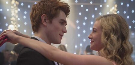 Produção da sexta temporada de Riverdale é iniciada Archie e Betty em Riverdale Reproducao
