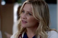 Arizona (Jessica Capshaw) em Grey's Anatomy (Reprodução)