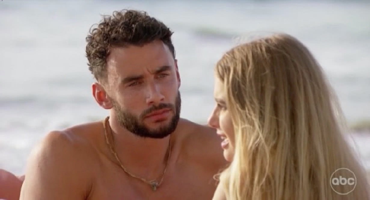 Brendan Morais e Demi Burnett em Bachelor in Paradise Reproducao