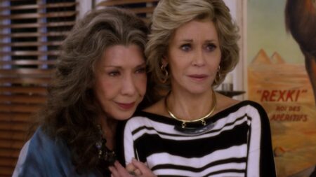 Grace & Frankie: Novo trailer emocionante prepara para o fim Cena de Grace e Frankie Reproducao