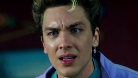 Cody Fern como Xavier Plympton em American Horror Story 1984 Reproducao