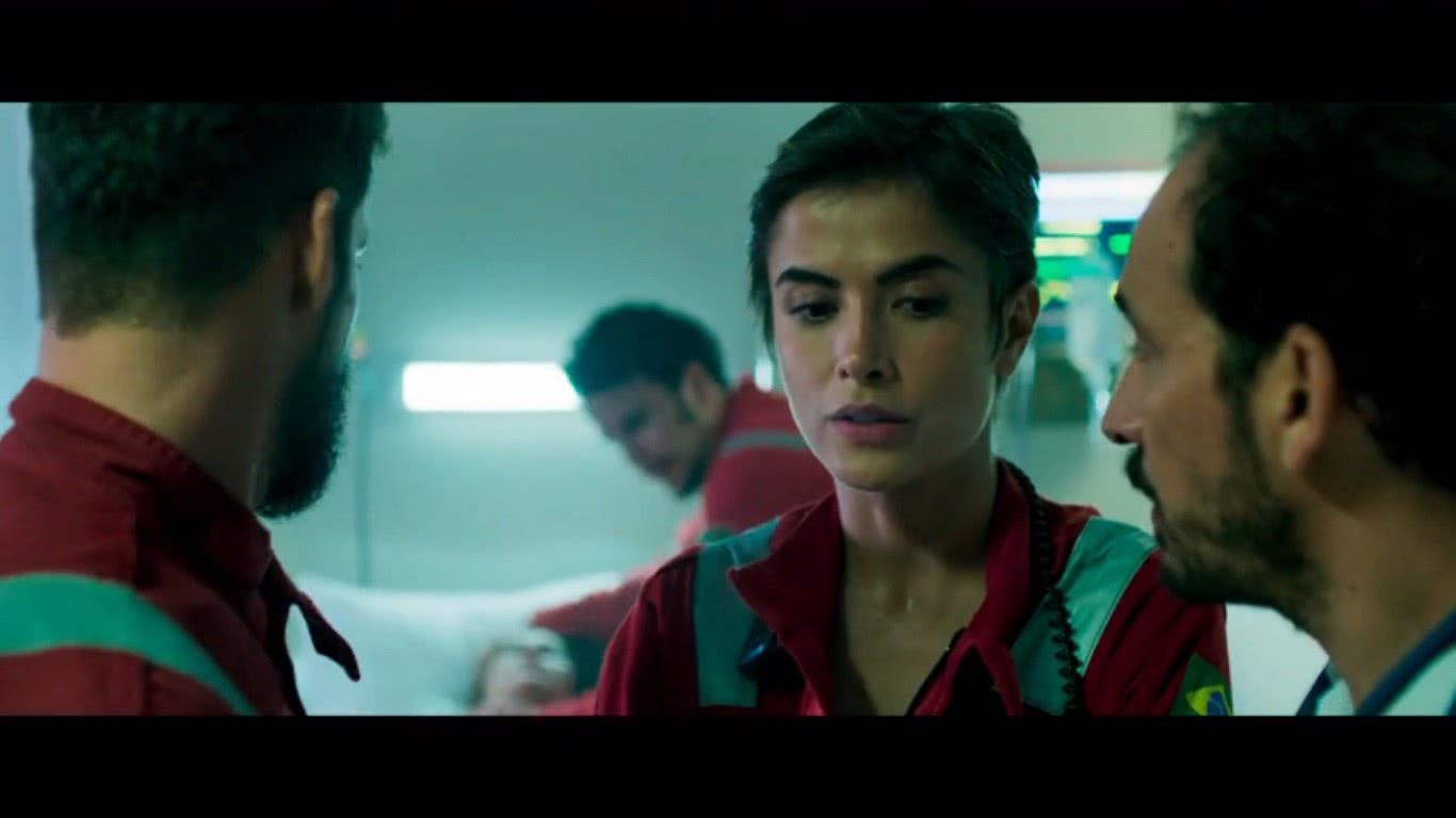 Globo confunde público com série 'antiga' mencionando coronavírus 4 Dante (Cauã Reymond), Julia (Maria Casadeval) e Clarke (Cadu Fávero) em Ilha de Ferro