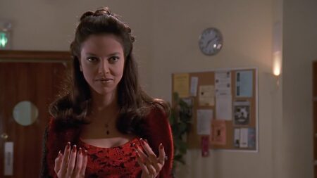 Drusilla (Juliet Landau) em Buffy, A Caça-Vampiros (Reprodução)