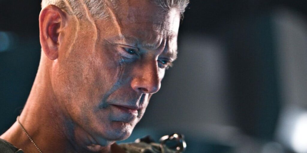 O roteiro de Avatar 5 fez Stephen Lang chorar Coronel Miles Quaritch (Stephen Lang) em Avatar (Reprodução / 20th Century Studios)