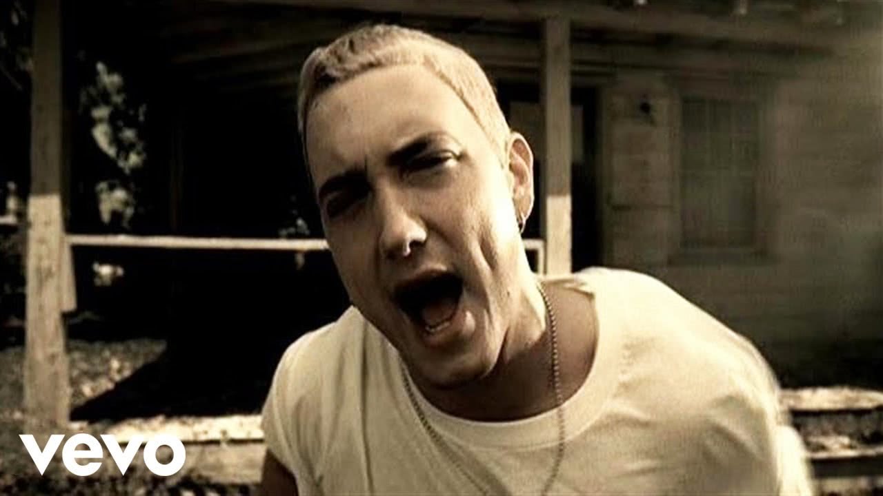 Eminem em clipe de The Way I Am (Reprodução YouTube)