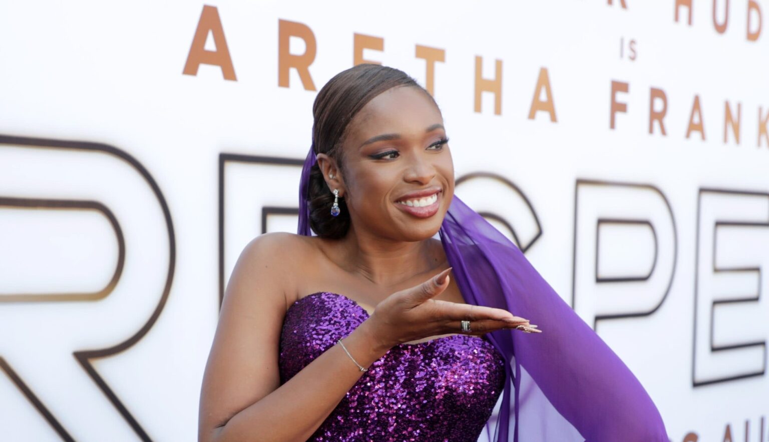 Jennifer Hudson mais próxima de ser tornar uma EGOT Jennifer Hudson em premiere de Respect A Historia de Aretha Franklin Reproducao 1 scaled 1