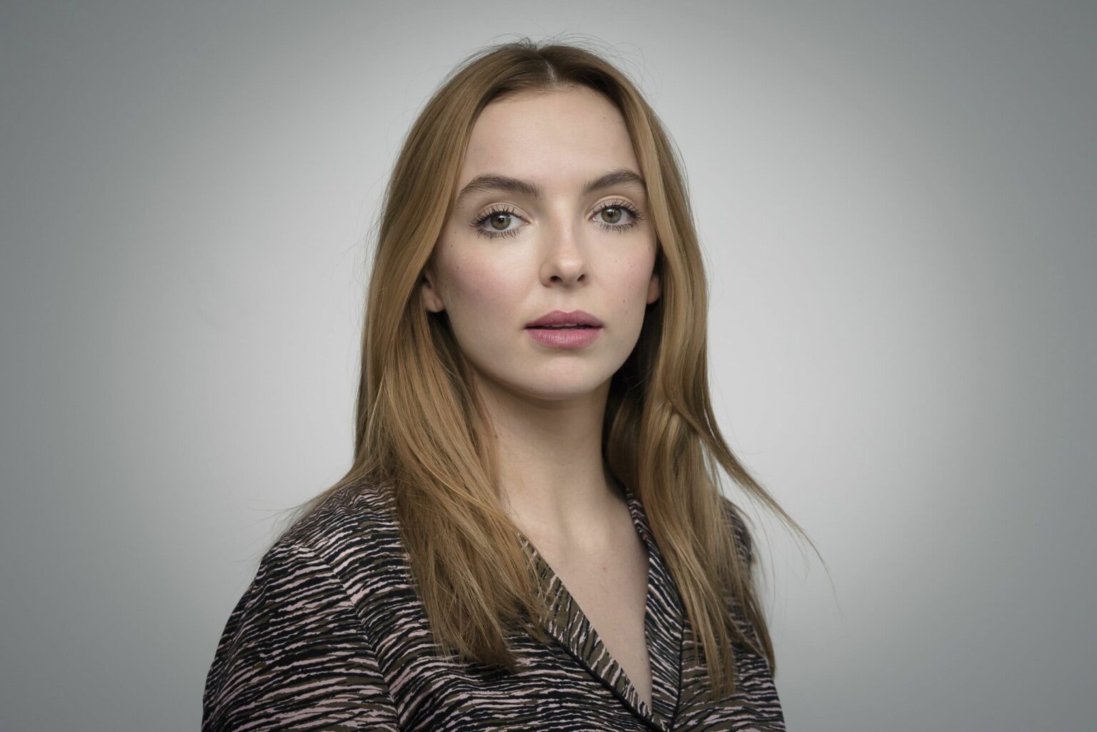 Jodie Comer tem crise de riso em cena de beijo de O Último Duelo e explica motivo Jodie Comer