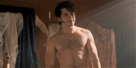 Johnathan Bailey como Anthony em Bridgerton