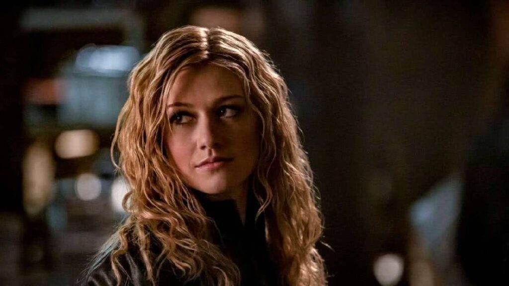 Katherine McNamara em Arrow Divulgacao
