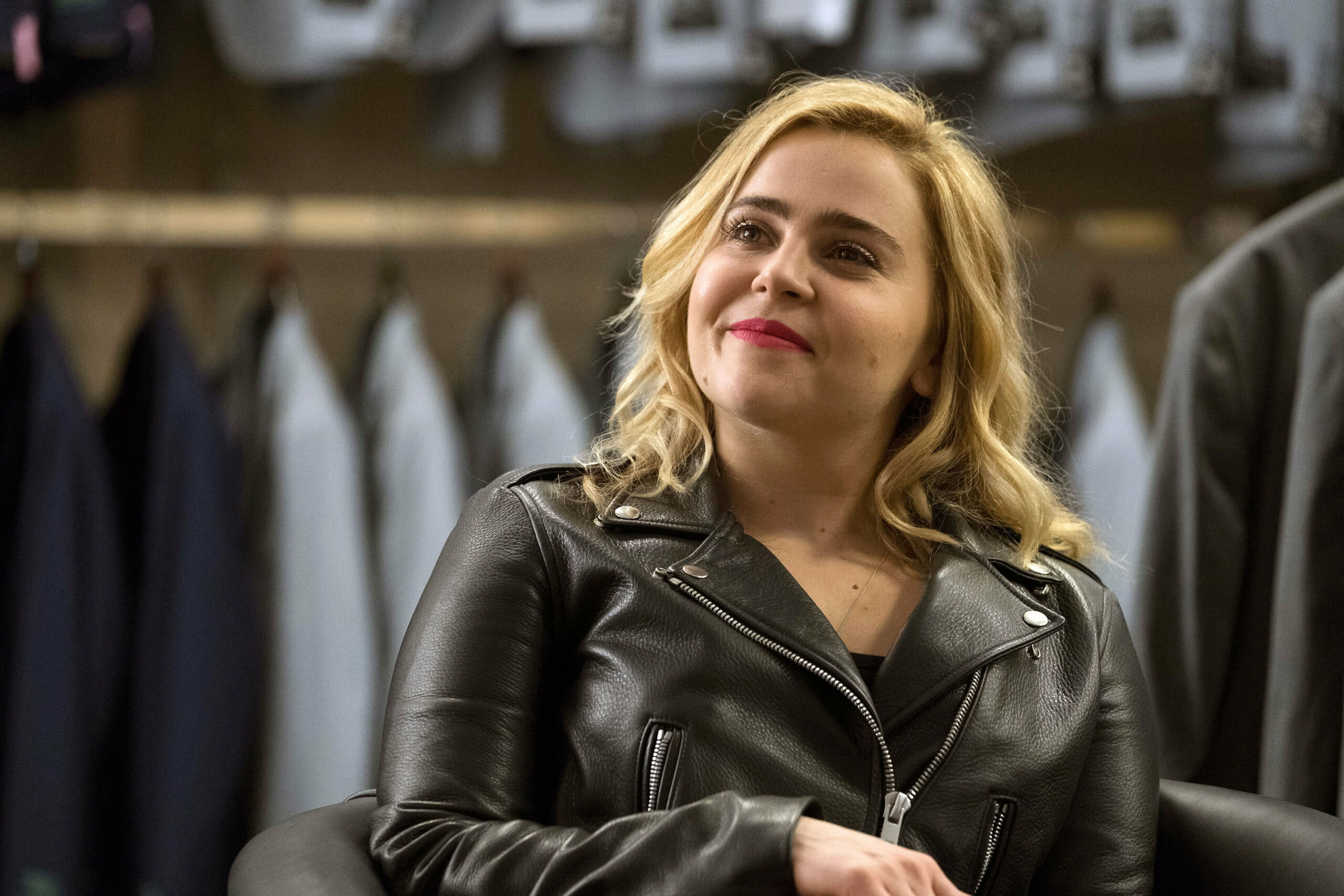 Mae Whitman em Good Girls