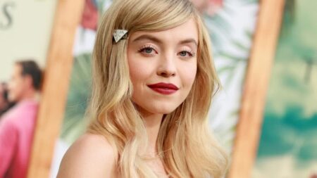 Olivia (Sydney Sweeney) em The White Lotus (Reprodução)