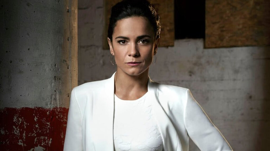 Alice Braga reclama de número de seguidores ser exigido para contratação de elenco Queen of the South Alice Braga
