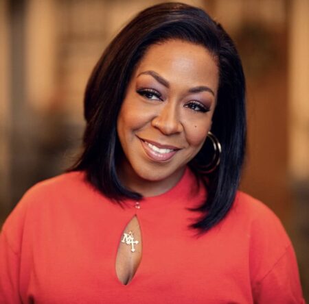 Conversa sobre racismo nos bastidores inspira nova série de Tichina Arnold Tichina Arnold Reproducao