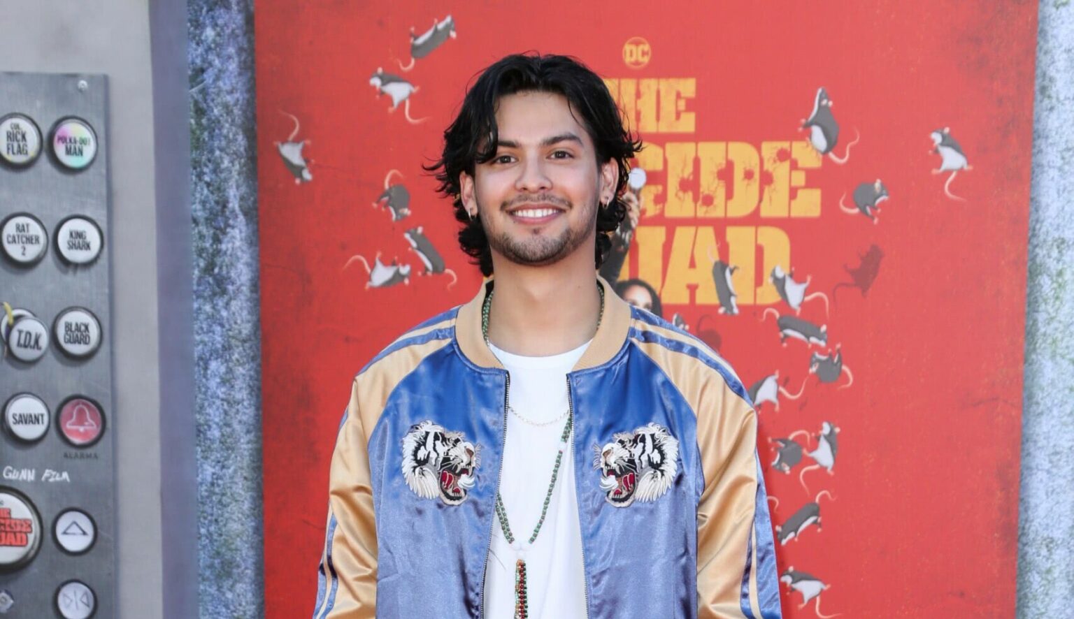 Besouro Azul | Xolo Maridueña comemora personagem latino na DC Xolo Mariduena na premiere do O Esquadrao Suicida Reproducao scaled e1628174434972