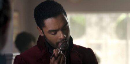 Simon (Rege-Jean Page) em Bridgerton (Reprodução / Netflix)
