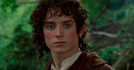 Elijah Wood como Frodo em O Senhor dos Anéis (Reprodução)
