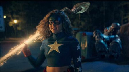 Brec Bassinger como Courtney Whitmore em Stargirl (Reprodução / The CW)