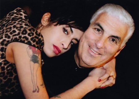 2817870130 pai de amy winehouse diz que recebe visitas constantes do espirito da filha facebook