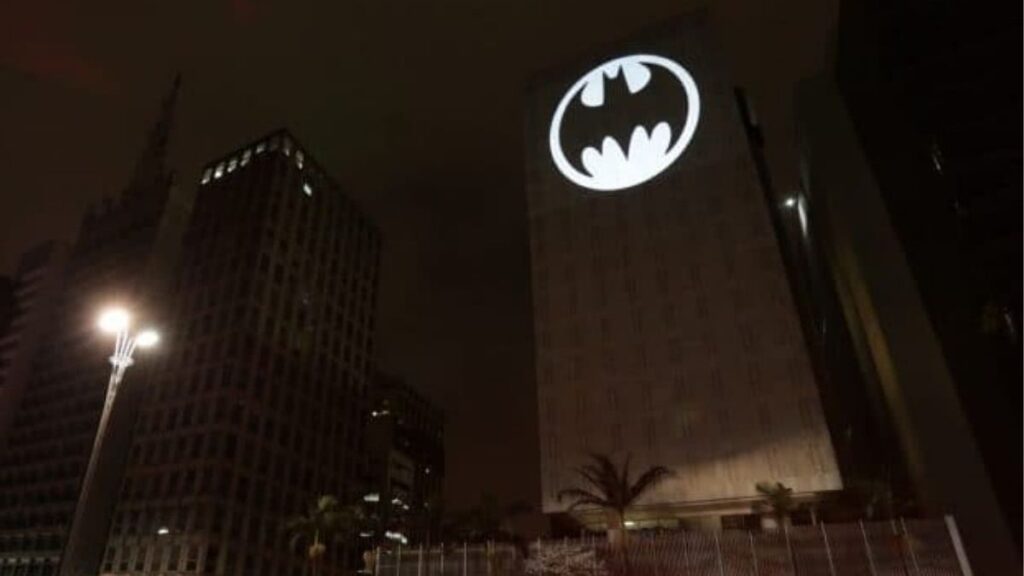 Batman Day | Bat-sinal será visto no céu de São Paulo neste sábado Batman Day Epipoca2
