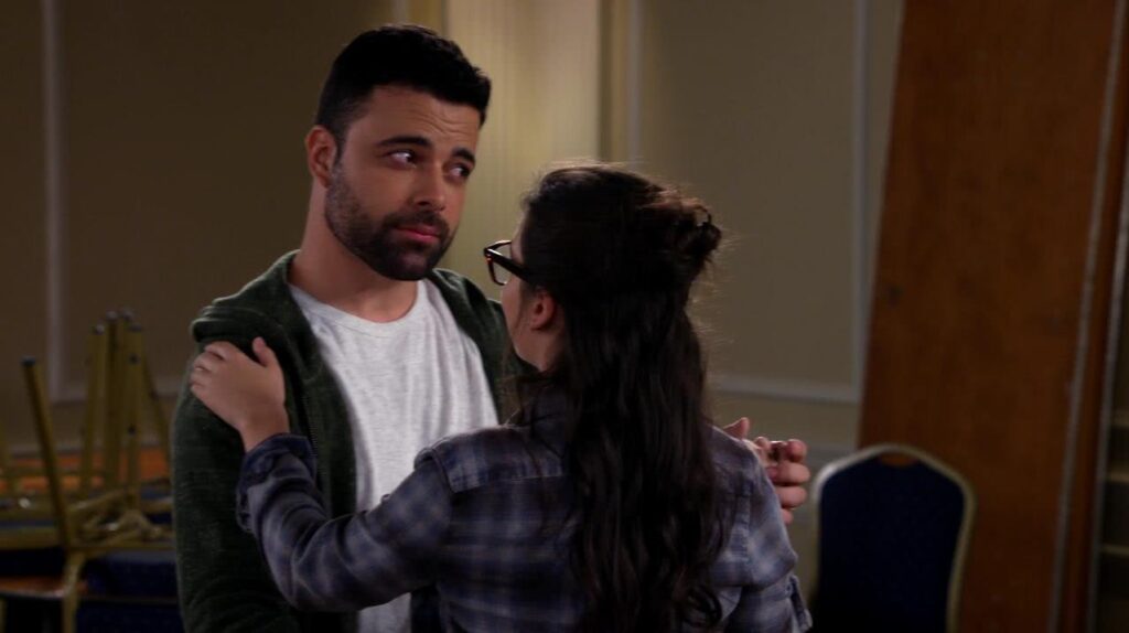 Veja outros papeis que os atores de Com Amor, Victor já interpretaram James Martinez em One Day At a Time (Reprodução)