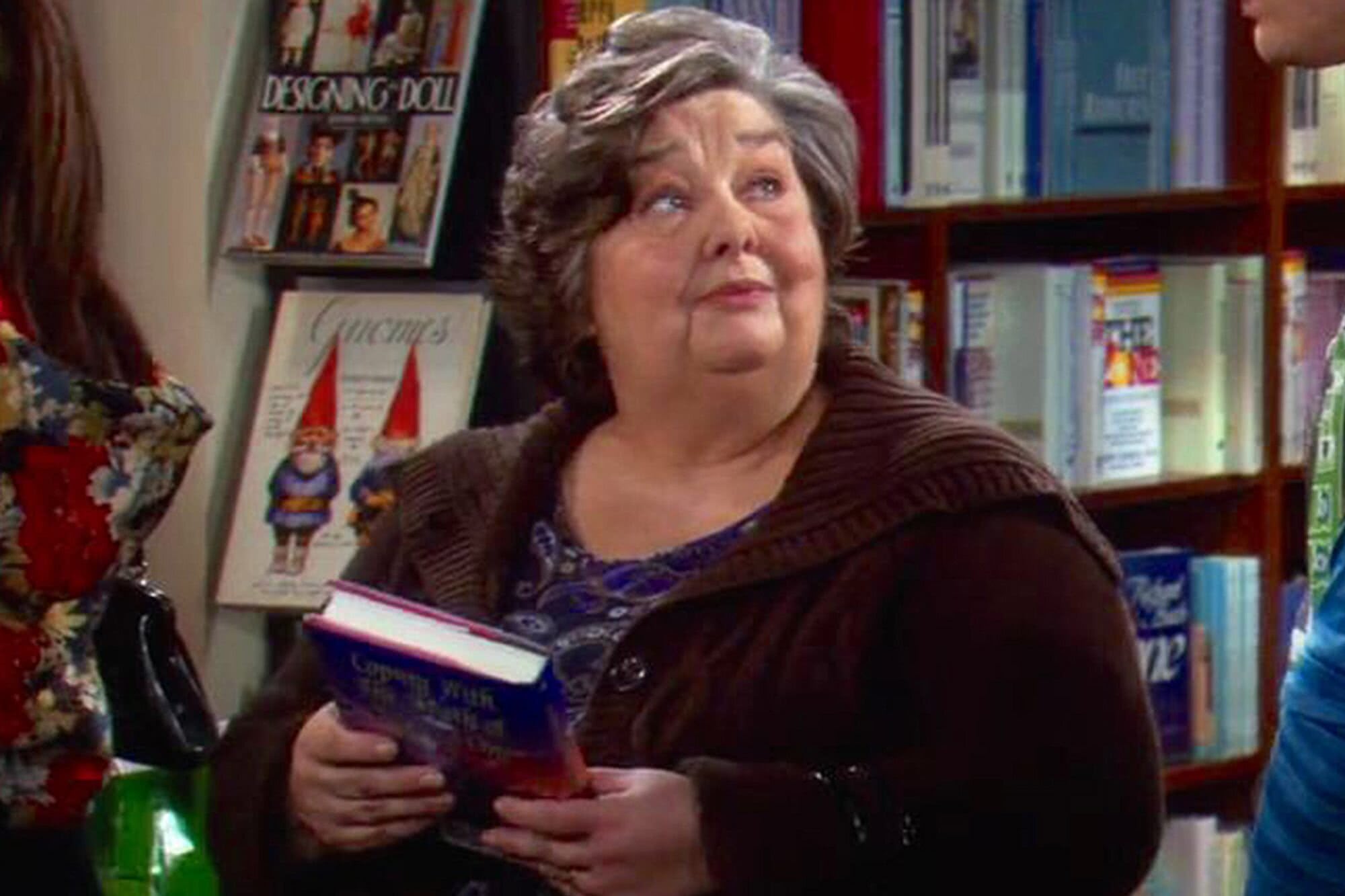 5 atores falecidos de The Big Bang Theory que você não sabia 3 Jane Galloway Heitz em The Big Bang Theory (Reprodução)