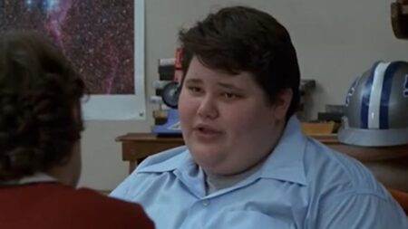 Astro de Freaks and Geeks diz que COVID o deixou com paralisia Jerry Messing em Freaks and Geeks Reproducao