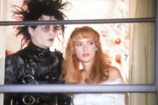 Johnny Depp e Wynona Ryder em Edward Mãos de Tesoura (Reprodução)