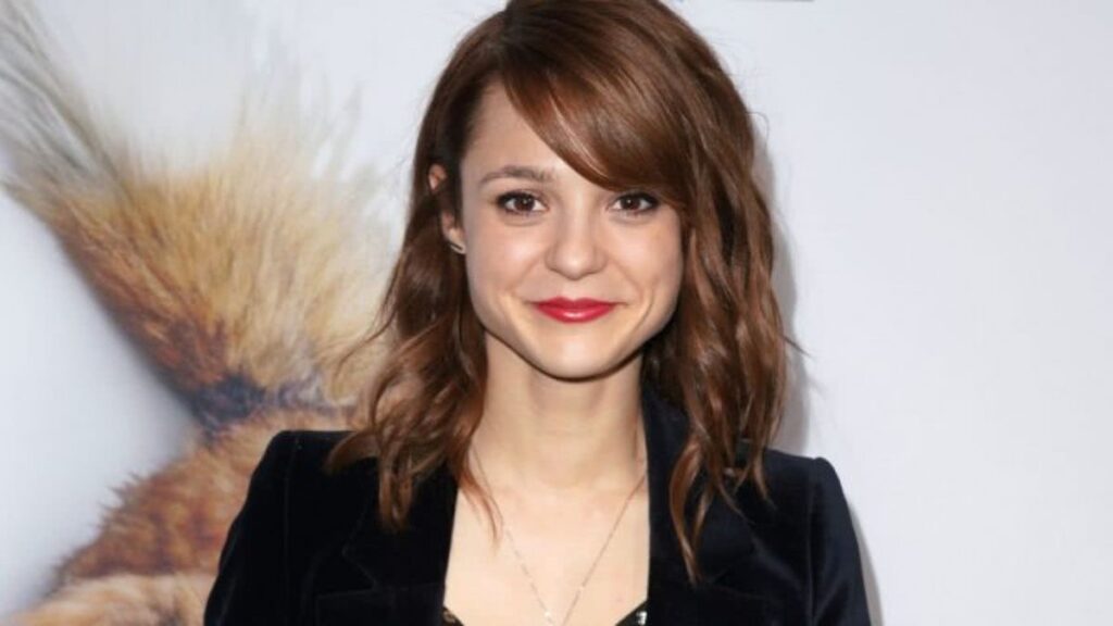 Kathryn Prescott está na UTI após ser atropelada por caminhão Kathryn Prescott epipoca