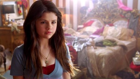 Outras versões da Cinderela que não são da Disney Mary Santiago (Selena Gomez) em Outro Conto da Nova Cinderela (Reprodução)