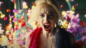Margot Robbie com Arlequina em O Esquadrão Suicida (Reprodução / DC)