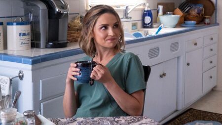 Rachael Leigh Cook se arrepende de ter recusado papel em X-Men Rachael Leigh Cook em Ele é Demais (Reprodução / Netflix)
