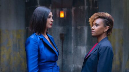 Morena Baccarin e Ryan Michelle Bathé em The Endgame (Divulgação / NBC)