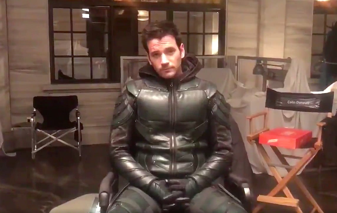 Colin Donnell será um padre em Irreverent, drama do Peacock 1 a arrow tommy7