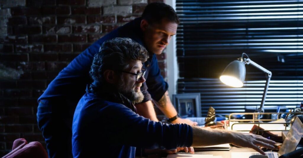 Andy Serkis já tem ideia do que explorar em Venom 3 Andy Serkis e Tom Hardy (Divulgação)