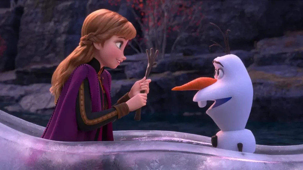 Anna ao lado de Olaf em cena de Frozen, evidenciando a tonalidade ruivo-acobreada de seus cabelos.