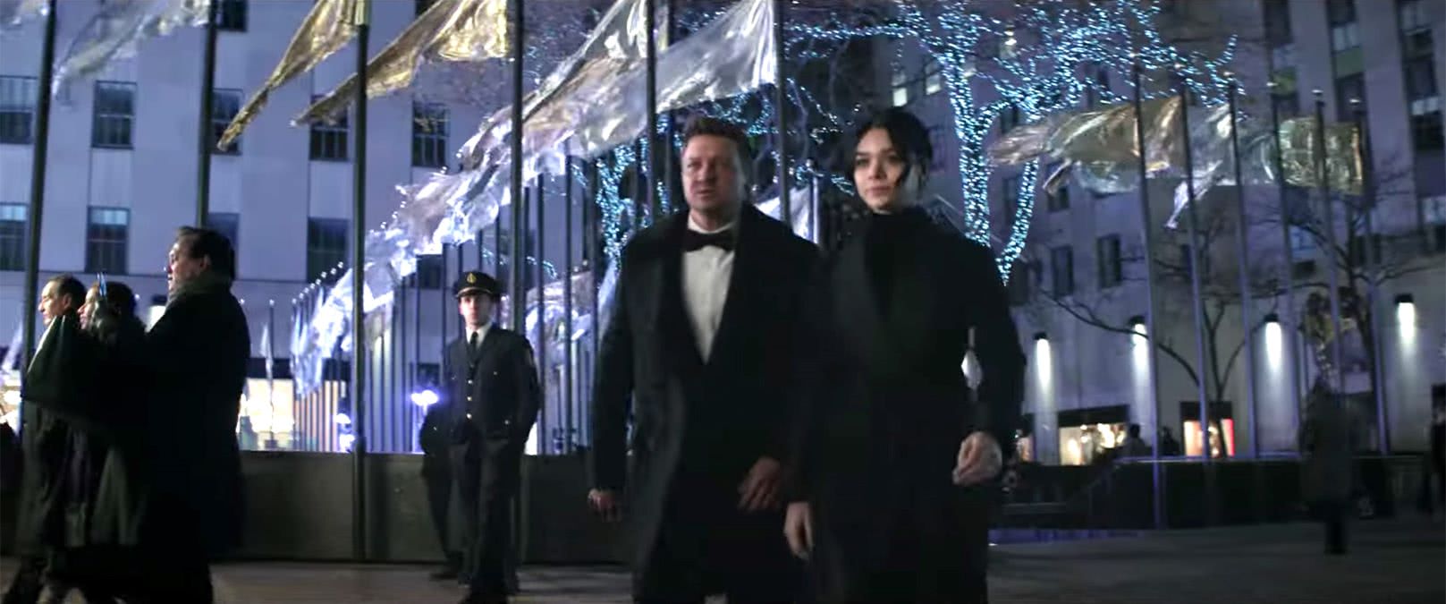 Confira as referências das HQs no trailer da série Gavião Arqueiro 4 Clint Barton (Jeremy Renner) e Kate Bishop (Hailee Steinfeld) em Gavião Arqueiro (Reprodução / Marvel)