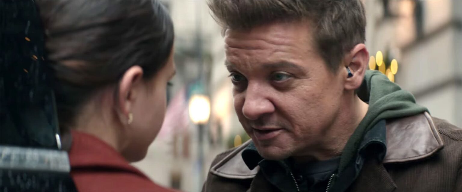 Clint Barton (Jeremy Renner) em Gavião Arqueiro (Reprodução / Marvel)