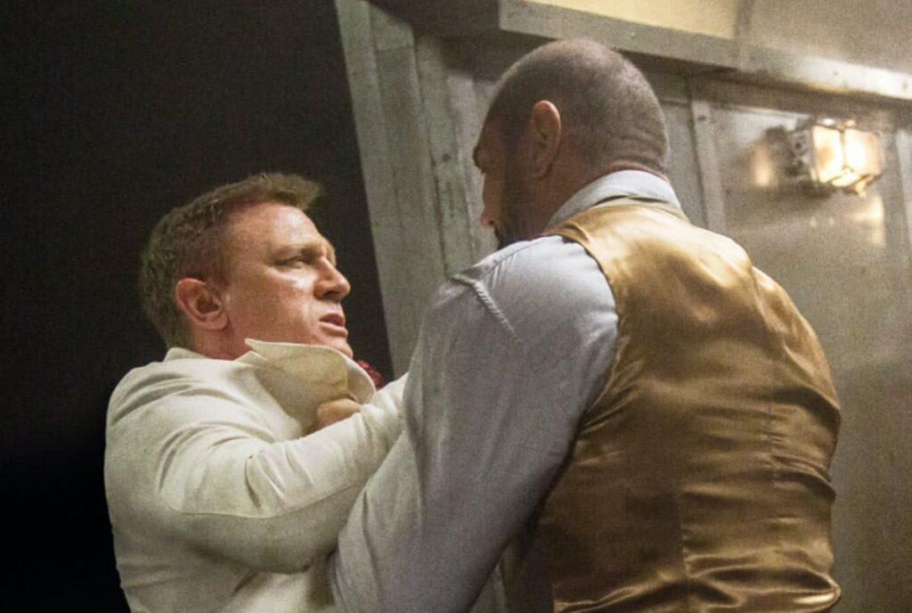 Daniel Craig quebrou nariz de Dave Bautista em gravação: “Eu fugi” Daniel Craig e Dave Bautista em 007 - Contra Spectre (Reprodução)