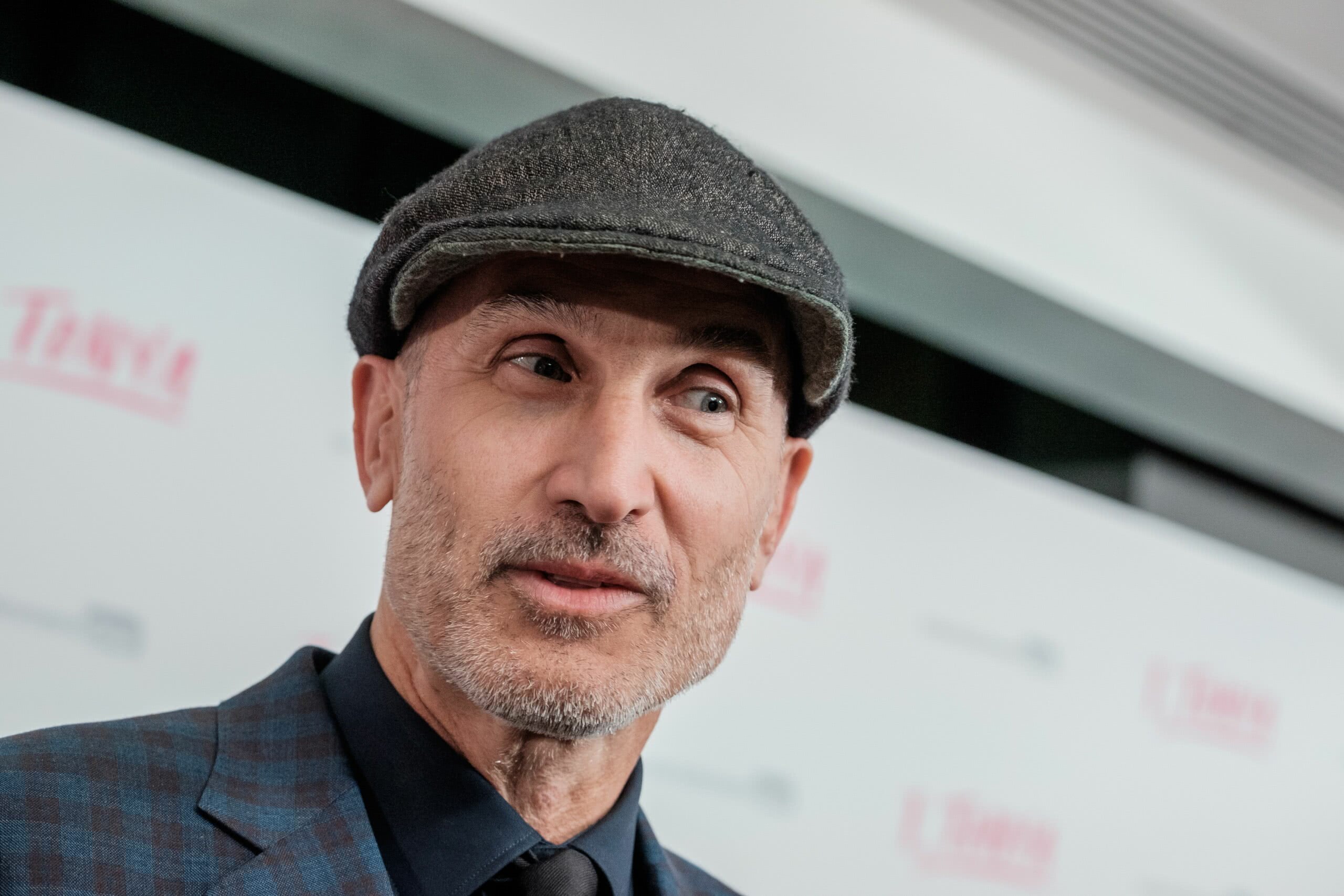 Cruella | Diretor comenta a ausência de Emma Thompson em sequência 2 Craig Gillespie