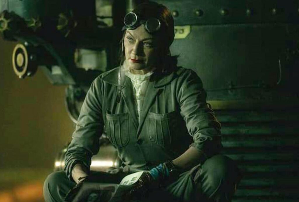 Atriz de Sabrina entra em Patrulha do Destino como vilã misteriosa Michelle Gomez como Madame Rouge em Patrulha do Destino (Reprodução / HBO Max)