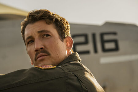 Esposa obrigou ator de Top Gun raspar bigode após gravações Miles Teller em Top Gun: Maverick (Reprodução)