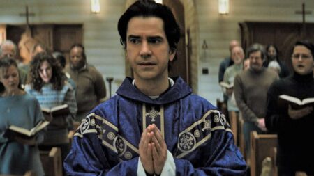 Cena de Missa da Meia-Noite (Reprodução / Netflix)
