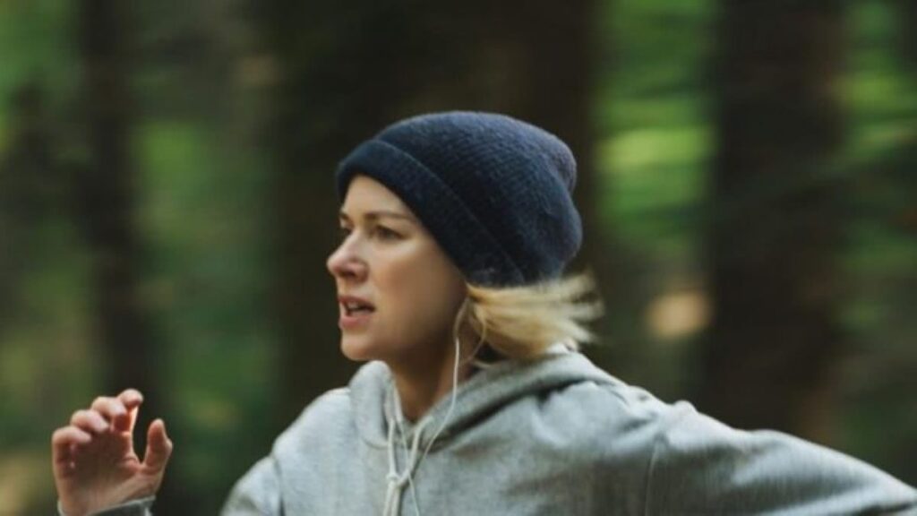 Naomi Watts conta os desafios de filmar Lakewood Naomi Watts em Lakewood (Reprodução)