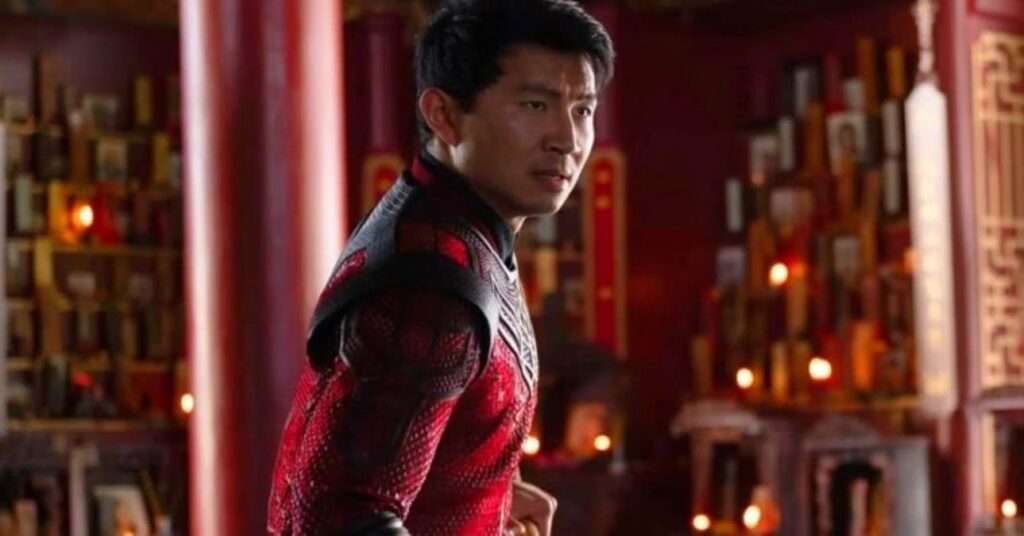 Simu Liu em Shang-Chi e a Lenda dos Dez Anéis (Reprodução / Marvel)