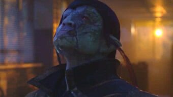 Nick Tarabay como Eclipso em Stargirl (Reprodução / The CW)
