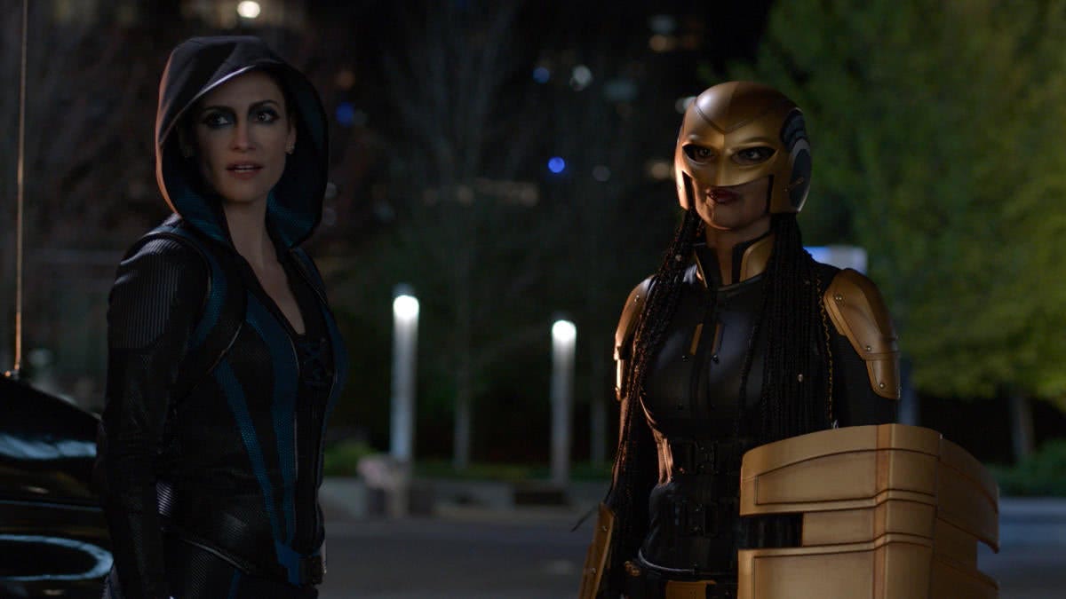 Em episódios finais de Supergirl, Kelly se transforma em Guardiã 3 Alex e a Guardiã em Supergirl